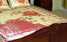 Đánh nhân tình của vợ trong phòng ngủ 