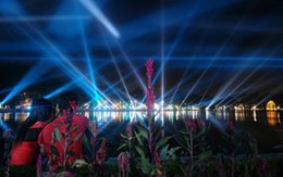 Hồ Gươm bừng sáng