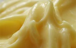 Đường cao tốc ùn tắc vì... nước xốt