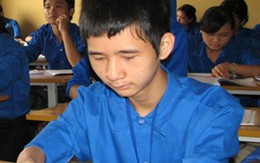 Chàng trai 1m vào đại học