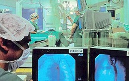 Cậu bé phải "sạc" tim như điện thoại