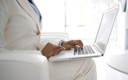 Hỏng da vĩnh viễn vì đặt laptop lên đùi