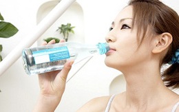 Nên uống một cốc nước trước khi ngủ