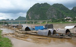 Bố mẹ lên bờ, con “xuống” chữ