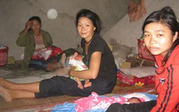 Những đứa trẻ đẻ trên đỉnh lũ