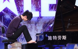 Lướt... bàn chân trên phím dương cầm