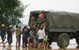 Những chuyến hàng ấm áp tình người đến miền Trung