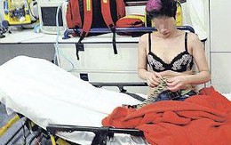 Người đẹp say xỉn cởi đồ trên phố