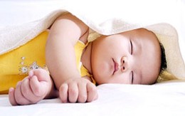 Bật đèn khi ngủ gây hại cho mắt trẻ