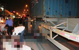 Đôi nam nữ chết thảm dưới gầm container