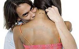 Cắn cổ - "Mốt" yêu mới lạ