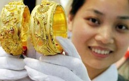 Giá vàng bị kìm hãm, đôla vọt lên 19.900 đồng