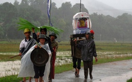 Tang thương trải khắp miền Trung