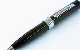 Cô giáo dùng bút đâm hiệu trưởng