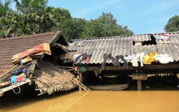 Tìm được áo quan trôi lũ của mẹ rồi!