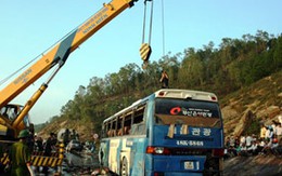 Hé lộ nguyên nhân xe khách bị lũ cuốn trôi