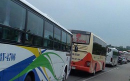 Lũ quét làm sập gần 100 ngôi nhà