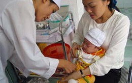 Tiêm phòng cho con, lợi đơn lợi kép!