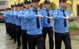 Buồn vui nghề nhìn ngực, "sờ nắn" chị em