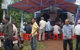 Lên cơn cuồng nộ, vợ dùng cuốc chém chết chồng
