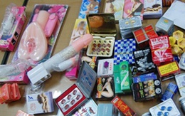 Rao bán hàng kích dục "dỏm" giữa phố Hàng Cót