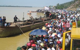 Chiêu hồn cho 5 nạn nhân xe khách chìm chưa thấy xác