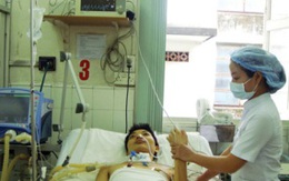 Hôn mê hơn một năm vì... ăn ốc sên
