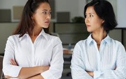 Bực mẹ chồng, ném con xuống giếng