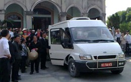 Mẹ Nguyễn Đức Nghĩa mang nỗi đau tột cùng