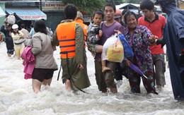 Cận cảnh chạy lũ ở Khánh Hòa