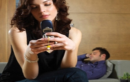 Khuất mắt trông coi dù nghi chồng ngoại tình