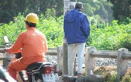 Ngăn kẻ tiểu bậy, bị đánh gãy răng