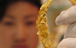 Giá vàng và USD lại tăng vọt