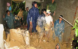 Vật lộn cứu 2 bé trai bị vùi trong đất lở