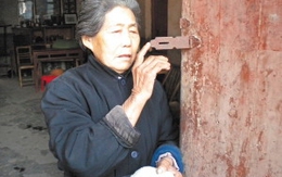 Mắt sáng lại sau 46 năm bị mù