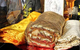 Cung rước áo cà sa Đức Phật từ Ấn Độ về Việt Nam