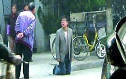 Quý tử nhà giàu quỳ giữa đường xin ăn