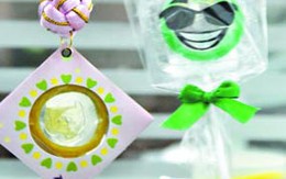 Sốc vì đồ chơi bao cao su của học sinh