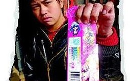 Bé trai 6 tuổi chết sau khi bôi son