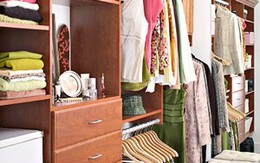 Ngủ dậy thấy người lạ "tự sướng" trong tủ