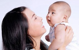 Mẹ lo lắng khi bé rụng tóc