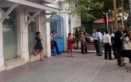 Sập trần thạch cao ở ngân hàng, 4 người bị thương