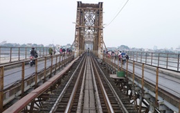 Làm cầu mới “cõng” đường sắt thay cầu Long Biên