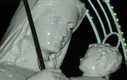 Sự thật về tượng Đức Mẹ rung, chảy nước mắt