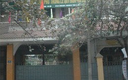 Hiệu trưởng bị đánh, đổ sơn lên đầu