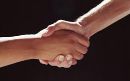 Bắt tay chặt là người sống lâu