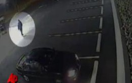 Mất ô tô và con 6 tháng vì quên khóa xe
