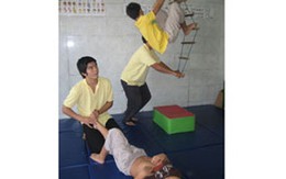 Những ông thầy dạy trẻ chuyên biệt
