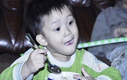 Ngắm "chú lính chì" Thiện Nhân tinh nghịch