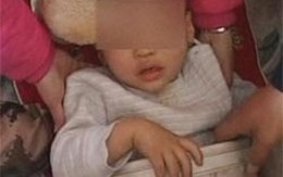 Chơi trốn tìm với mẹ, bé trai mắc kẹt trong máy giặt